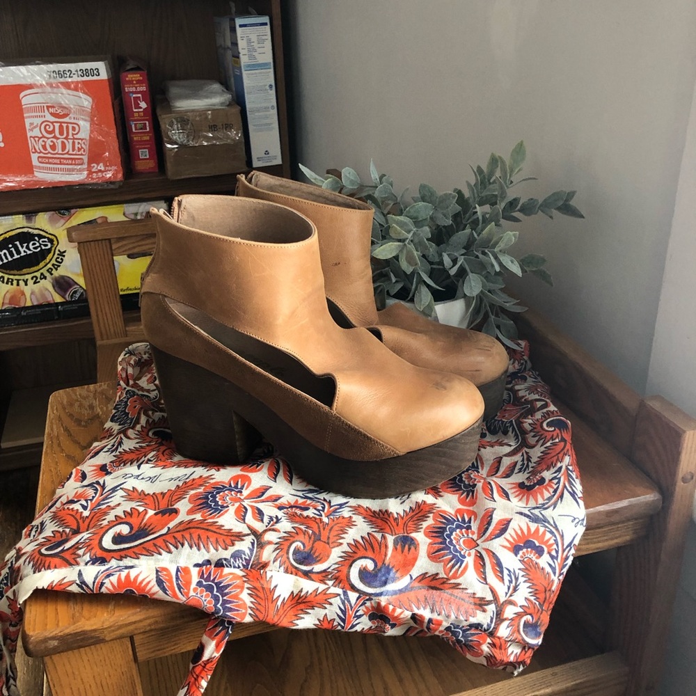 Free People clogs!